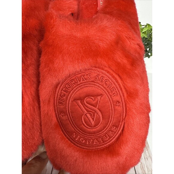 Victoria Secret Black Plush Faux Fur Slippers Pink Logo sz L - Picture 3 of 6
